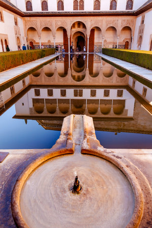 Alhambra Courtyard Myrtles Fountain Pool Reflection Granada Andalusia Spain  のeditorial素材