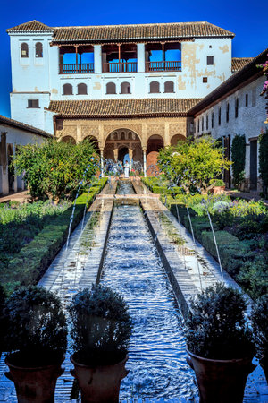 Generallife Alhambra White Palace Fountain Garden Granada Andalusia Spainのeditorial素材
