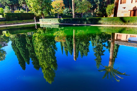 Alhambra Courtyard El Partal Pool Garden Reflection Granada Andalusia Spain  のeditorial素材