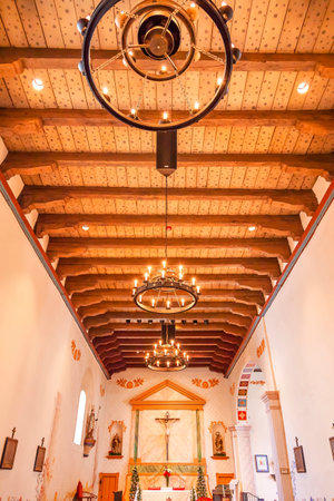 Mission San Luis Obispo de Tolosa, Wooden Ceiling, Basilica, Altar, Cross San Luis Obispo California.のeditorial素材