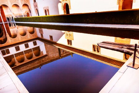 Alhambra Courtyard Myrtles Pool Reflection Granada Andalusia Spainのeditorial素材