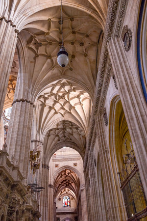 Stone Columns Angels and Mary Statues New Salamanca Cathedral Spain.  The New and Old Cathedrals in Salamanca are right next to each other.  New Cathedral was built from 1513 to 1733 and commissioned by Ferdinand V of Castile, Spain.のeditorial素材
