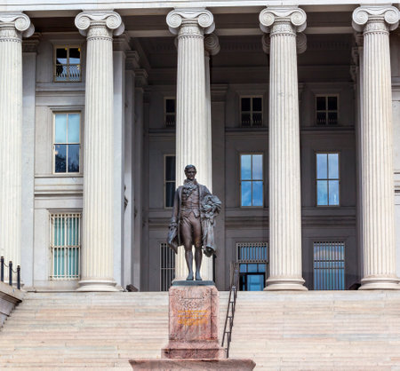 US Treasury Department Alexander Hamilton Statue Washington DC James Fraser Statue dedicated 1923.  One of the founding fathers of the United States, Alexander Hamilton was the first Secretary of the Treasury in George Washingtonのeditorial素材