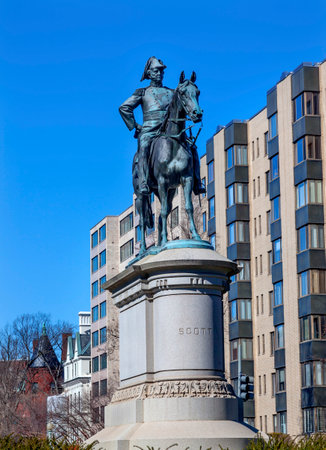Lieutenant General Winfield Scott Memorial Statue Scott Circle Washington DC.  Bronze statue dedicated in 1874; sculptor is Henry Kirk Brown.  Public monument owned by the National Park Service. Statue depicts Scittriding his horse.  Scott was a famous Geのeditorial素材
