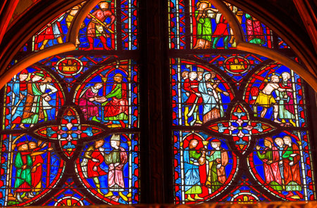 Jesus Crucifixion Story Stained Glass Saint Chapelle Paris France.  Saint King Louis 9th created Sainte Chappel in 1248 to house Christian relics, including Christ's Crown of Thorns.  Stained Glass created in the 13th Century and shows various biblical stのeditorial素材