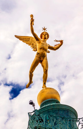 Genie de La Liberty by Dumont Bastile Square Place de la Bastille, famouse meeting place, Paris France.  Location of Bastile prison, which was stormed and destroyed in 1789, in the Frence Revolution.  July column commemorates events in 1789 and 1830 revolのeditorial素材