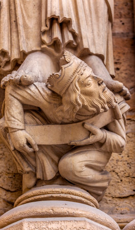 Headless King Facade Notre Dame Cathedral Paris France.  Notre Dame was built between 1163 and 1250AD.のeditorial素材