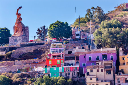 Many Colored Houses El Pipila Statue Guanajuato Mexico. El Pipila is a Mexican Hero from 1810 Mexican War of Independence.のeditorial素材
