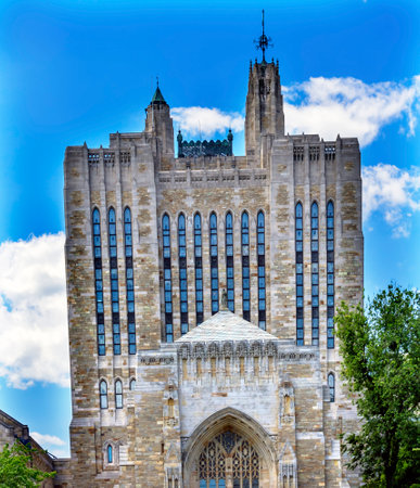 Yale University Sterling Memorial Library Statue New Haven Connecticut Fifth largest library in the United Statesのeditorial素材