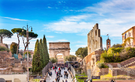Walk To Roman Forum Columns Titus Arch Rome Italy.  Forum rebulit in 46 BC by Julius Ceasar. Forum Entrance next to Colossseumのeditorial素材