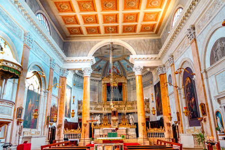 San Silvestro Church Altar Basilica Venice Italy. Founded in the 800s, the Church was reconsecrated in 1850.のeditorial素材