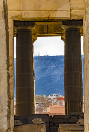 Ancient Temple of Hephaestus Columns Agora Market Place Athens Greece. Agora founded 6th Century BC. Temple for God of craftsmanship, metal working from 449 BC, later churchのeditorial素材