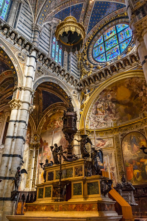 Basilica Stained Glass Cathedral Church Siena Italy. Cathedral completed from 1215 to 1263.のeditorial素材