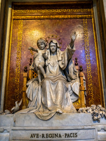 Hail Peace Queen Mary Statue Basilica Santa Maria Maggiore Rome Italy. One of 4 Papal basilicas, built 422-432, built in honor of Virgin Mary, became Papal residency before Vaticanのeditorial素材
