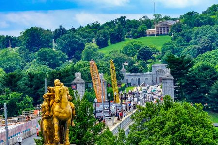 Golden Statue Memorial Bridge Construction Cranes Arlington Cemetary Robert E. Lee Mansion Washington DCのeditorial素材