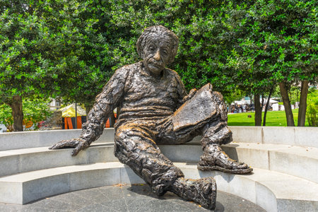 Albert Einstein Memorial Statue Monument National Academy of Sciences  Washington DC. Dedicated 1979, statue by Robert Berksのeditorial素材