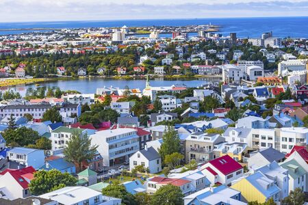 Small Tjornin Lake Blue Ocean Sea Colorful Blue Red White Green Houses Streets Reykjavik Icelandの写真素材