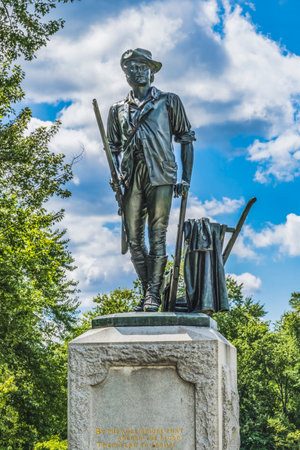 Minute Man Statue Old North Bridge Minute Man National Historical Park American Revolution Monument Massachusetts First Battle American Revolution April 19, 1775 1874 Statue by Daniel Chester French, who did Lincoln for DC Memorial, modeled on Issac Davisのeditorial素材