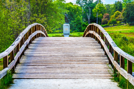 Minute Man Statue Old North Bridge Minute Man National Historical Park American Revolution Monument Massachusetts First Battle American Revolution April 19, 1775 1874 Statue by Daniel Chester French, who did Lincoln for DC Memorial, modeled on Issac Davisのeditorial素材