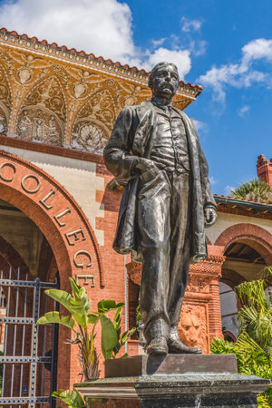 Flagler Statue Red White Flagler College St Augustine Florida. Small College Founded 1968, originally Ponce de Leon Hotel founded 1888 by Industrialist Pioneer Henry Flaglerのeditorial素材
