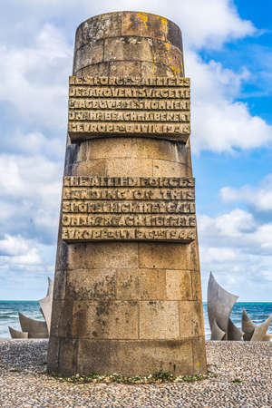 June 6, 2004 First Division US Army Memorial Les Braves Sculpture Omaha D-day Beach Normandy Franceのeditorial素材