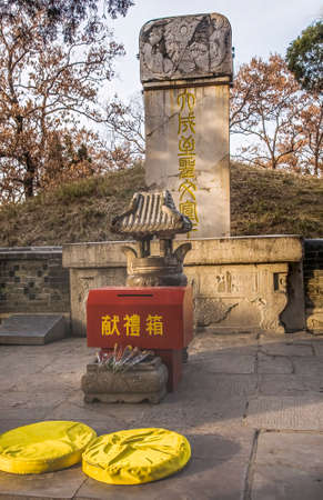 Confucius Grave Qufu Shandong Province China.  Confucius died in 479 BC is buried in this grave and graveyard with 100,000 of his descendants.のeditorial素材