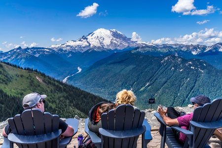 Watching Mount Rainier White River From Crystal Mountain Lookout Pierce County Washington. Mt Rainier over 14,000 feet. Crystal Mountain is a Ski Resort next to Mount Rainierのeditorial素材