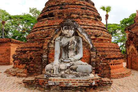 Ancient buddha statue at Yadana Sinme Pagoda in Bagan,Myanmarの写真素材