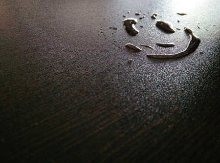 Smiley water droplets on dark backgroundの写真素材