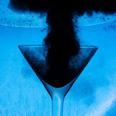 underwater air bubbles in wineglassの写真素材