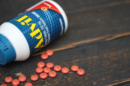Bangkok, Thailand : December 06 2021 - pain reliever ibuprofen tablets 200 mg advil brand, the most popular pain reliever in America.のeditorial素材