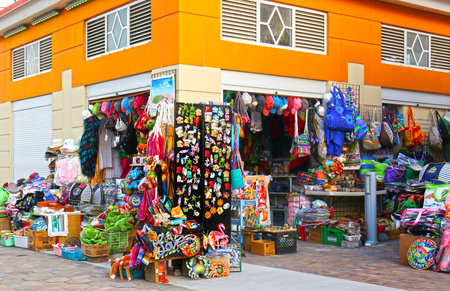 Oranjestad, Aruba - Oct 15, 2018.  Colourful tourist shopping spot, selling T-shirts, bags, hats and souvenirs.  Local merchandise and handcrafts.のeditorial素材