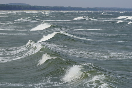 Ostsee mit Wellen vor der Insel RÃ¼gen / Baltic Sea with waves in front of the island of RÃ¼genの写真素材