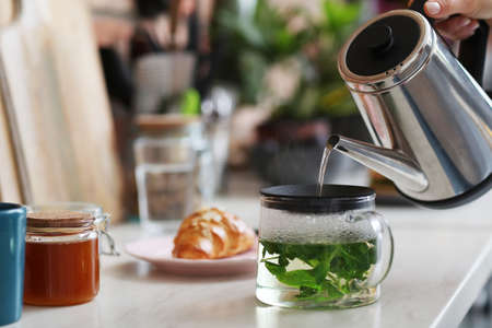 Woman in kitchenの写真素材