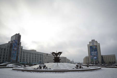 MINSK, BELARUS - January 11, 2017. Fountain on the Independence Square in Minsk. Winter. Snow on the street. Belarus and red katlochiesky Church Near the Parliament of the Republic.のeditorial素材