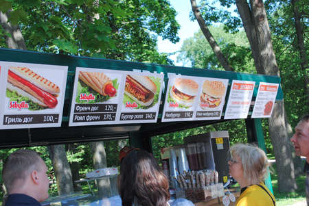PETERHOF, RUSSIA -JULY 01, 2011: Food shop in Peterhof. People eating fast foodのeditorial素材