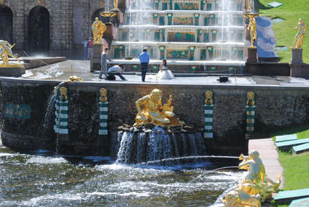 PETERHOF, RUSSIA - JULY 01, 2011 Peterhof head fountain landscape viewのeditorial素材