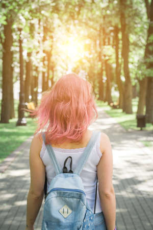 outdoors red head back viewの写真素材