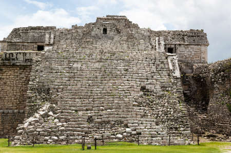 Mayan ruins at Chichen Itza - Yucatan Peninsula, Mexicoの写真素材