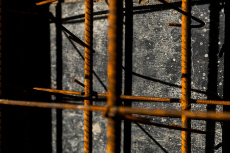 Close-up of rusted steel rebar used in reinforced concrete construction. The image shows the texture and structure of building materials on-site.の写真素材