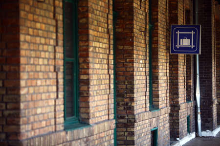 The luggage icon is displayed in a train station.の写真素材