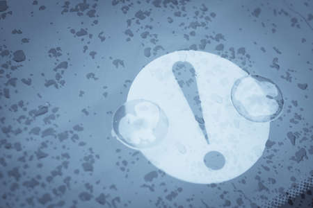 Color image of a beginner driver sign stuck on a car's windshield.