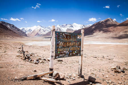 Ak Bayral Pass, Tajikistan - June 23, 2017: View of the indicator at the Ak Baytal pass (4655m), on the Pamir Highway, Tajikistan.のeditorial素材