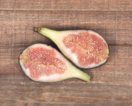 Fresh ripe organic figs on vintage wooden trayの写真素材