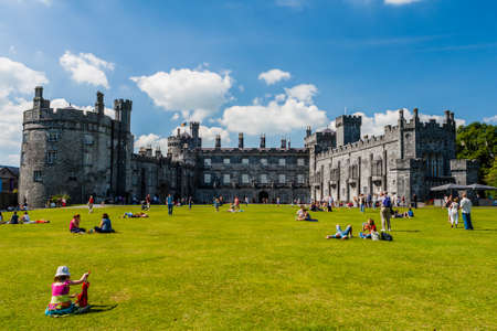 KILKENNY, IRELAND - AUGUST 15, 2010: The Kilkenny Castle was built in 1195 by William Marshal, 1st Earl of Pembroke to control a fording-point of the River Nore and the junction of several routeways.のeditorial素材