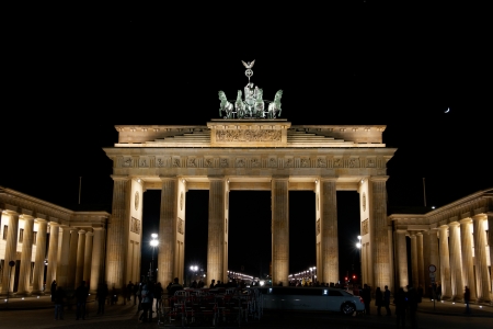 The Brandenburg Gate with the Quadriga at Nightのeditorial素材