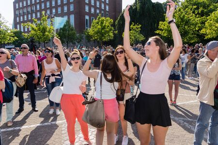 Kiel, Germany. 5th June, 2015. The Band "Boerney und die TriTops" is performing at the christening of the TUI Ship "Mein Schiff 4" and fans are dancingのeditorial素材