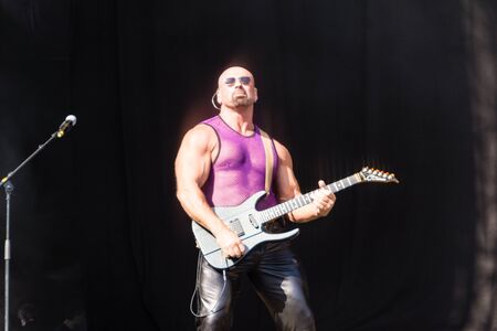 Kiel, Germany. 5th June, 2015. The Band "Boerney und die TriTops" is performing at the christening of the TUI Ship "Mein Schiff 4" and fans are dancingのeditorial素材