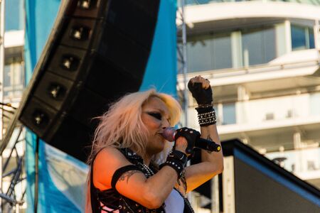 Kiel, Germany. 5th June, 2015. The musicians Skyline feat. Doro are performing at the christening of the TUI Ship "Mein Schiff 4" and Metalhead are head-banging Â© BjÃ¶rn Deutschmann/Alamy Live Newsのeditorial素材