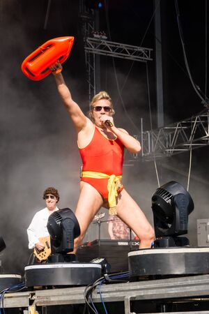 Kiel, Germany. 5th June, 2015. The Band "Boerney und die TriTops" is performing at the christening of the TUI Ship "Mein Schiff 4" and fans are dancingのeditorial素材